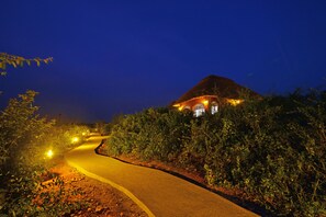 Deluxe Twin Room, Non Smoking, Park View | Individually decorated, individually furnished, desk, laptop workspace - Buffalo Safari Lodge (Kasese)