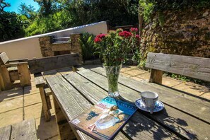 BBQ/picnic Area - Ruby Farm Cottage (Helston)