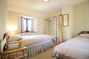 3 bedrooms, free cots/infant beds, free WiFi