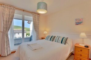 4 bedrooms, free cots/infant beds, free WiFi