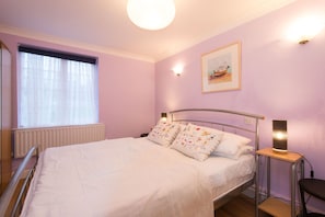 3 bedrooms, free cots/infant beds, free WiFi