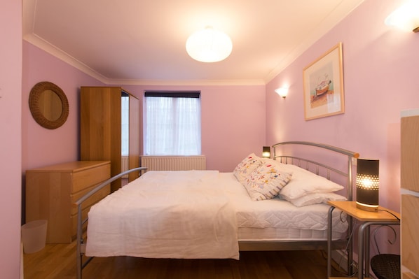 3 bedrooms, free cots/infant beds, free WiFi