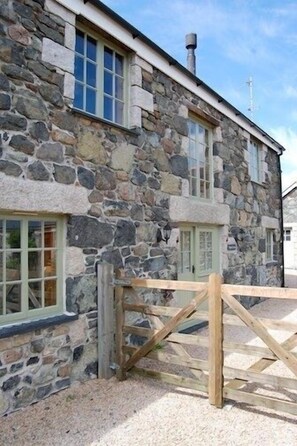 Property grounds - Skyber Lowen (Helston)