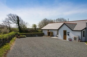 Front of property - Skyber Barnacott (Bude)