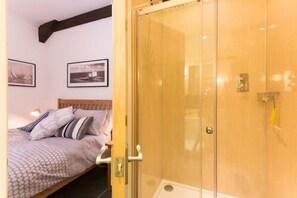 Bathroom shower - Skyber Barnacott (Bude)