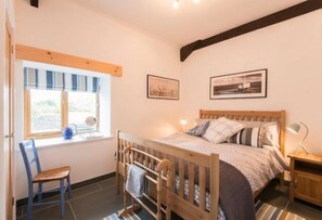 2 عدّة غرف نوم وأسرّة أطفال/رضّع (مجانًا) وواي فاي مجانًا