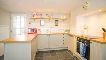 Kursi makan untuk bayi