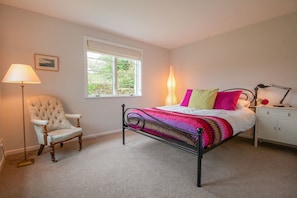 3 bedrooms, free cots/infant beds, free WiFi