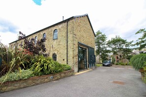 Property entrance - The Old Carriage Works (Lostwithiel)