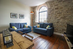 2 室のベッドルーム、ベビーベッド (無料)、WiFi (無料)