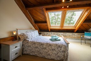 2 bedrooms, free cots/infant beds, free WiFi - The Old Carriage Works (Lostwithiel)