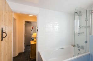 Deep soaking bathtub - The Nook (Bude)