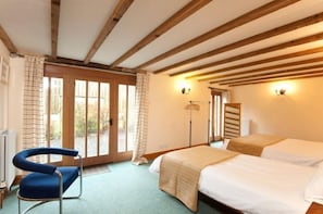 3 عدّة غرف نوم وأسرّة أطفال/رضّع (مجانًا) وواي فاي مجانًا