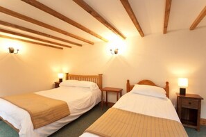 3 Schlafzimmer, kostenlose Babybetten, kostenloses WLAN