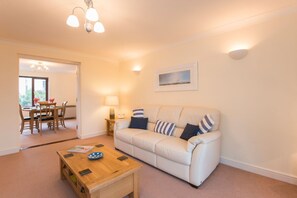 Living area - The Lookout (Falmouth)