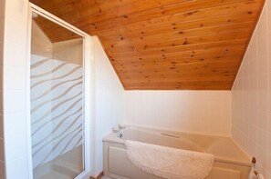 Bathroom - Seagreen Lodge (Truro)
