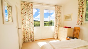 3 bedrooms, cribs (free)