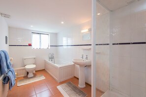 Bathroom - The Piggery at Goonwinnow (Newquay)