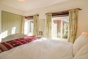 2 bedrooms, free cots/infant beds, free WiFi