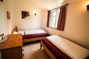 3 bedrooms, WiFi (free) - The Hut (Truro)