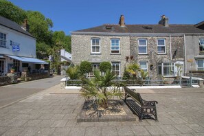 Exterior - The Customs House (St Austell)