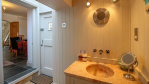 Bathroom sink - The Customs House (St Austell)
