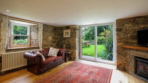 Unclassified image, 3 of 32, button - The Coach House (Bodmin)