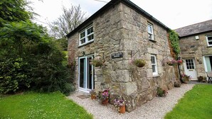 Unclassified image, 5 of 32, button - The Coach House (Bodmin)