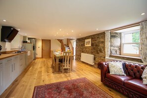 3 Schlafzimmer, kostenlose Babybetten, kostenloses WLAN