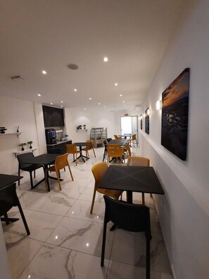 Dining - Gold Lion Residensea (St. Julian's)