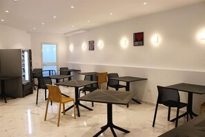 Dining - Gold Lion Residensea (St. Julian's)