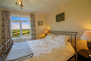 5 bedrooms, free cots/infant beds, free WiFi