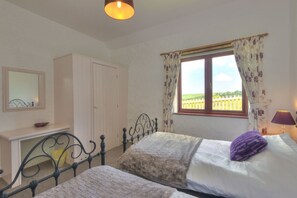 2 bedrooms, free cribs/infant beds, free WiFi - Stables at Goonwinnow (Newquay)