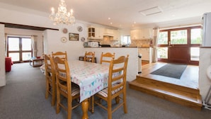 2 bedrooms, free cots/infant beds, free WiFi - Stables at Goonwinnow (Newquay)