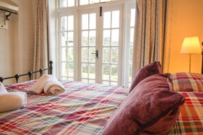 4 bedrooms, free cots/infant beds, free WiFi