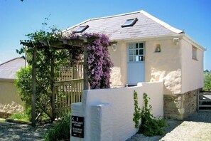 Front of property - Starlight Barns (Truro)