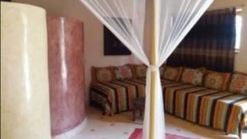 Double Room Single Use, Non Smoking | Individually decorated, individually furnished, blackout curtains