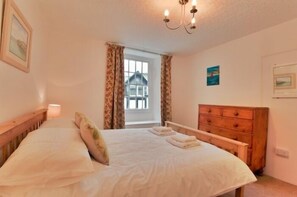 3 bedrooms, free cots/infant beds, free WiFi