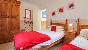 2 bedrooms, WiFi (free) - Spinnakers (Truro)