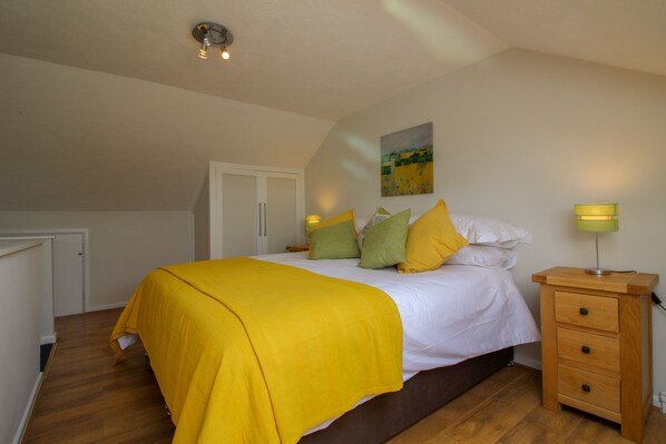 3 bedrooms, free cots/infant beds, free WiFi - Smithy Cottage (Marazion)