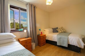 3 bedrooms, free cots/infant beds, free WiFi - Smithy Cottage (Marazion)