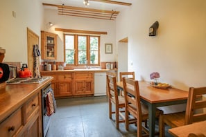 Dishwasher, cookware/dishes/utensils
