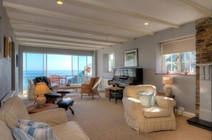 Living area - The Portloe Boathouse (Truro)