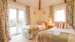 3 bedrooms, free cots/infant beds - Willows at Pollaughan (Truro)