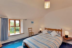 2 bedrooms, free cots/infant beds