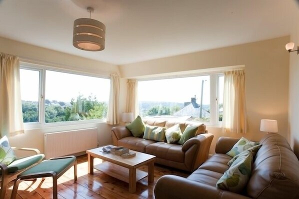 4 bedrooms, free cribs/infant beds, free WiFi - Whitestones (Truro)