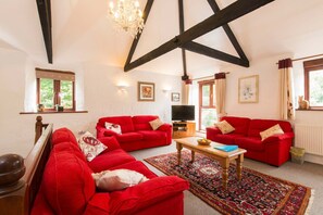 Living area - Wheel House at Goonwinnow (Newquay)