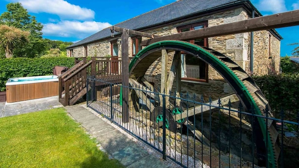 Unclassified image, 1 of 30, button - Wheel House at Goonwinnow (Newquay)