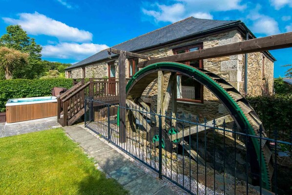 Property grounds - Wheel House at Goonwinnow (Newquay)