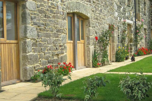Front of property - Wheel Barn (Liskeard)